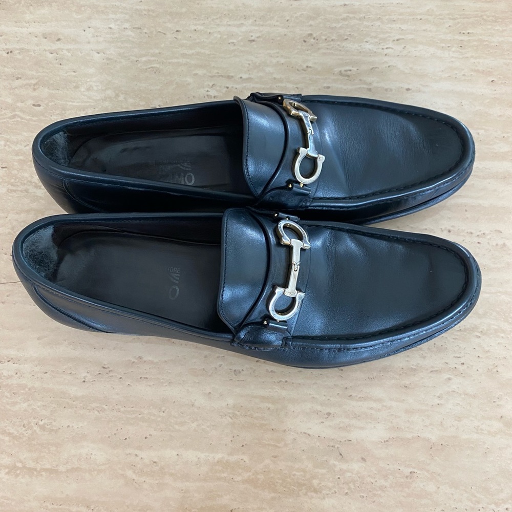 Men’s Salvatore Ferragamo - size 12
Rolo Reversible Leather Penny Loafers